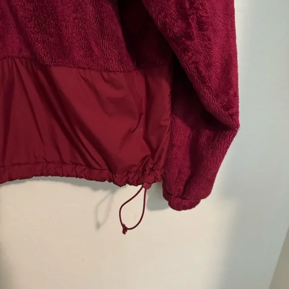 The North Face Women's Deep Red Teddy Jacket
Great for the ❄️ winter season ❄️ - Picture 7 of 9